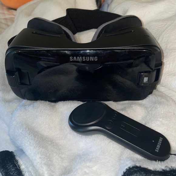 Used, fairly new. Samsung VR headset with control